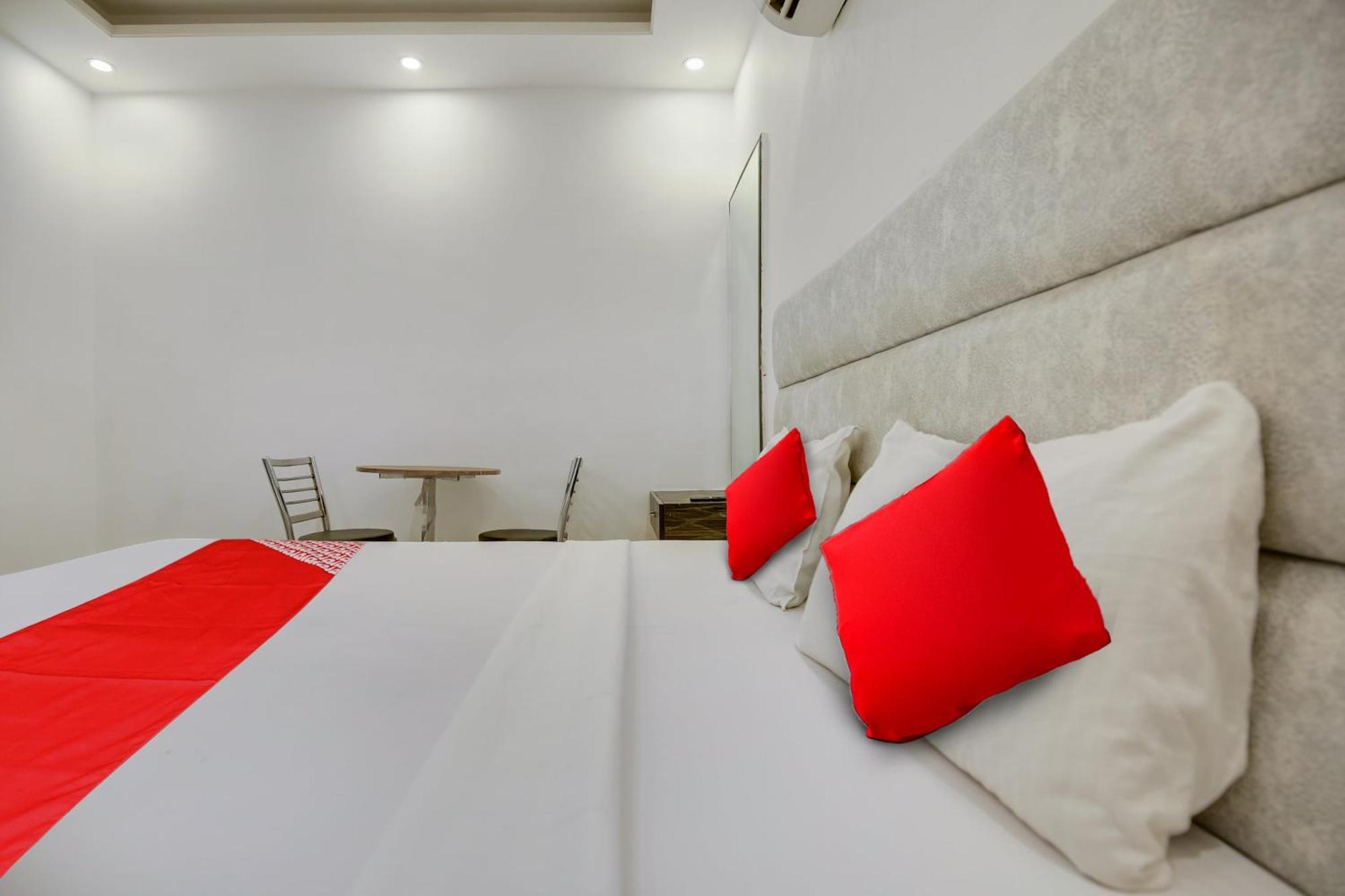 Hotel O Av Continental Zirakpur Buitenkant foto