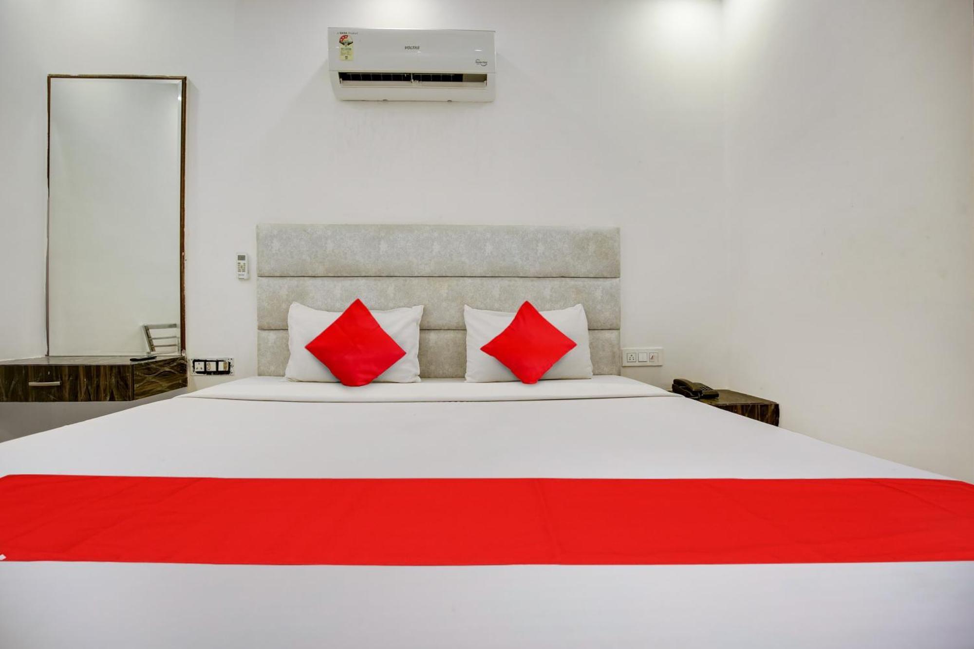 Hotel O Av Continental Zirakpur Buitenkant foto