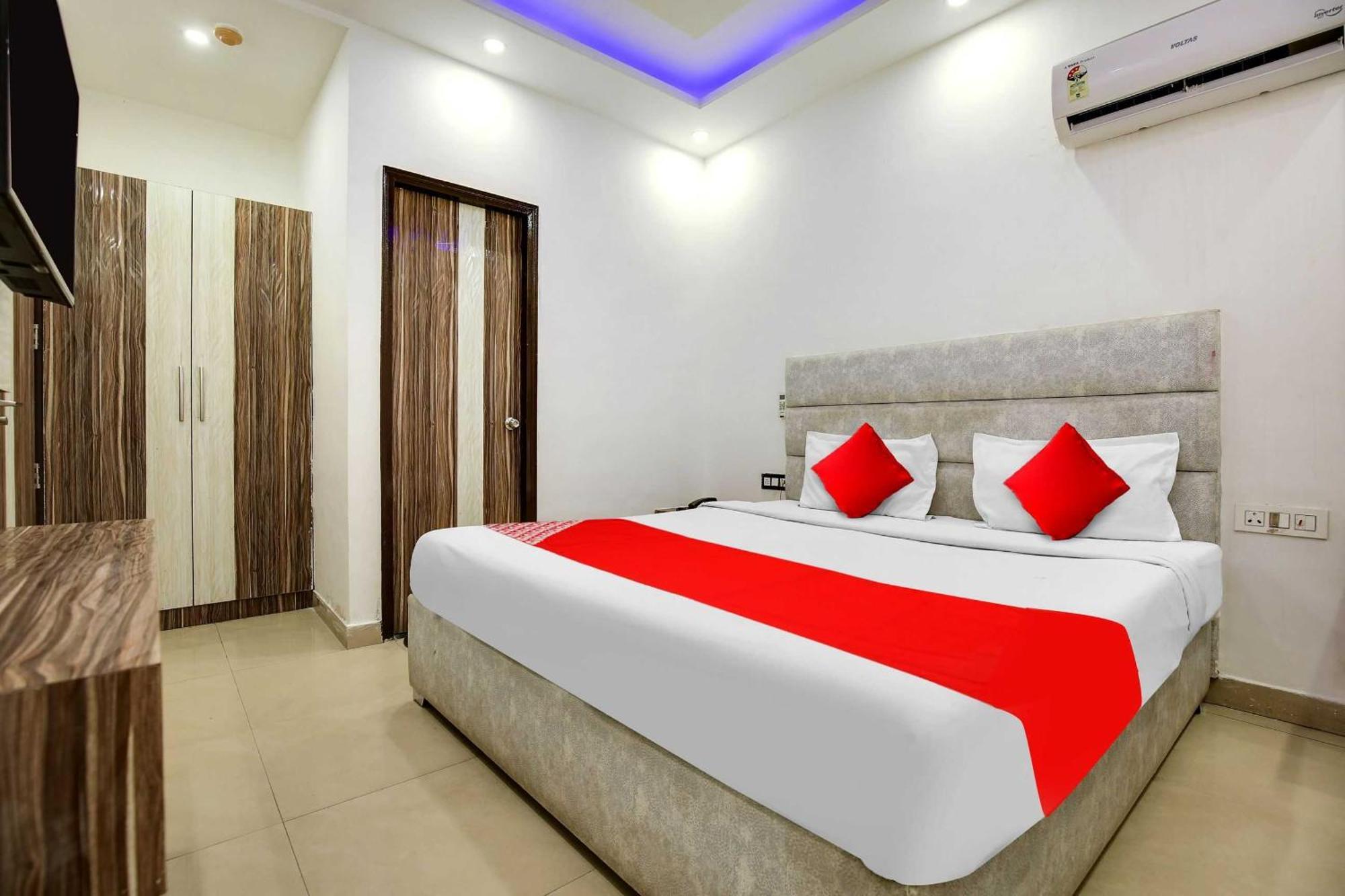 Hotel O Av Continental Zirakpur Buitenkant foto