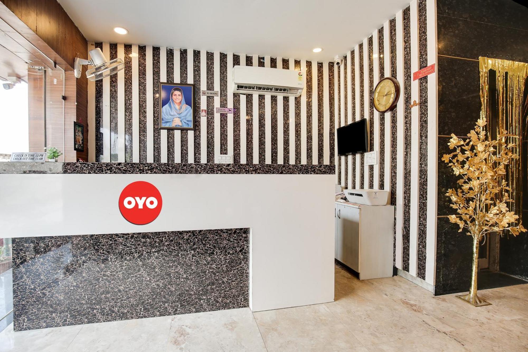 Hotel O Av Continental Zirakpur Buitenkant foto