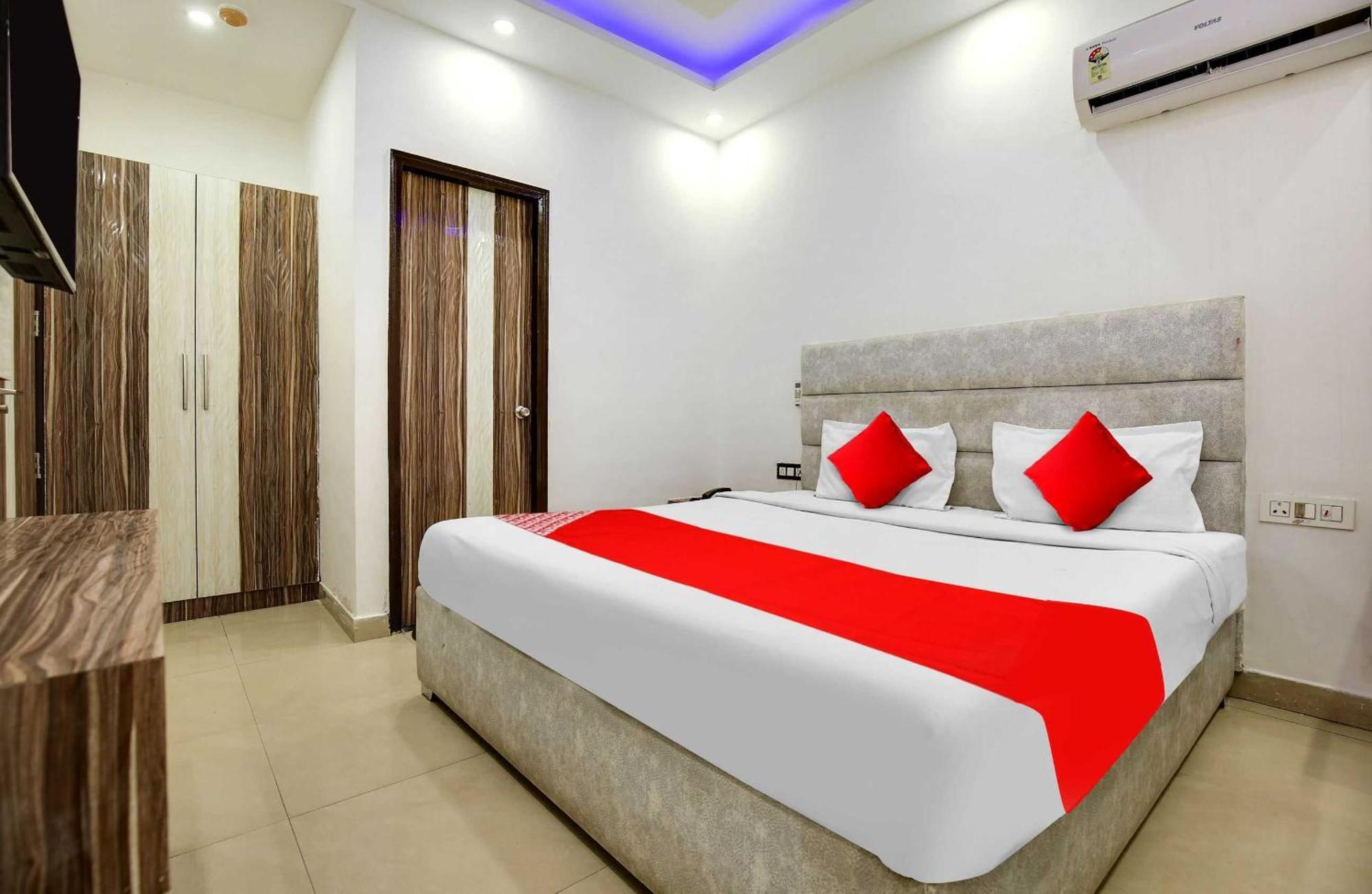 Hotel O Av Continental Zirakpur Buitenkant foto