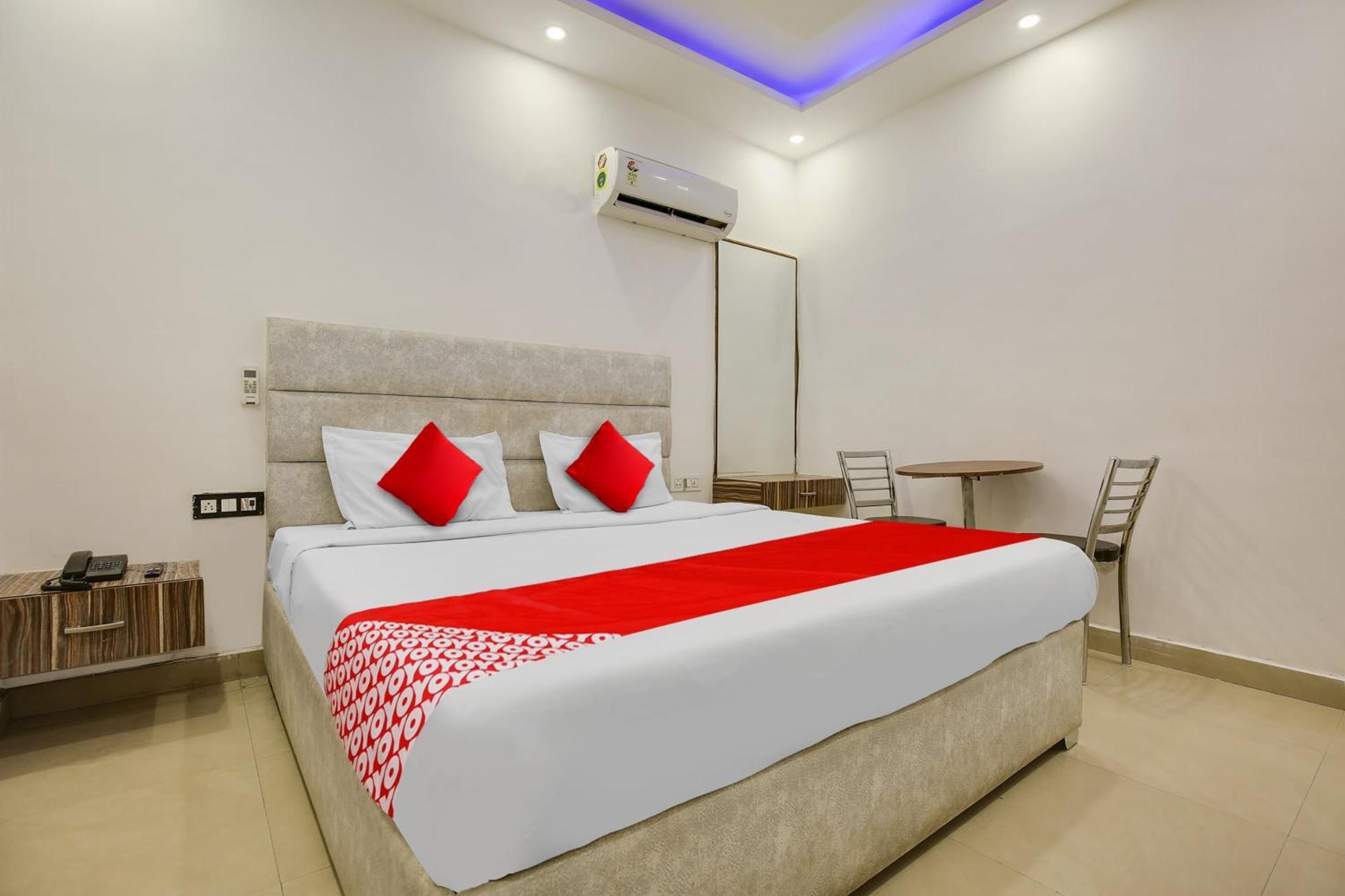 Hotel O Av Continental Zirakpur Buitenkant foto