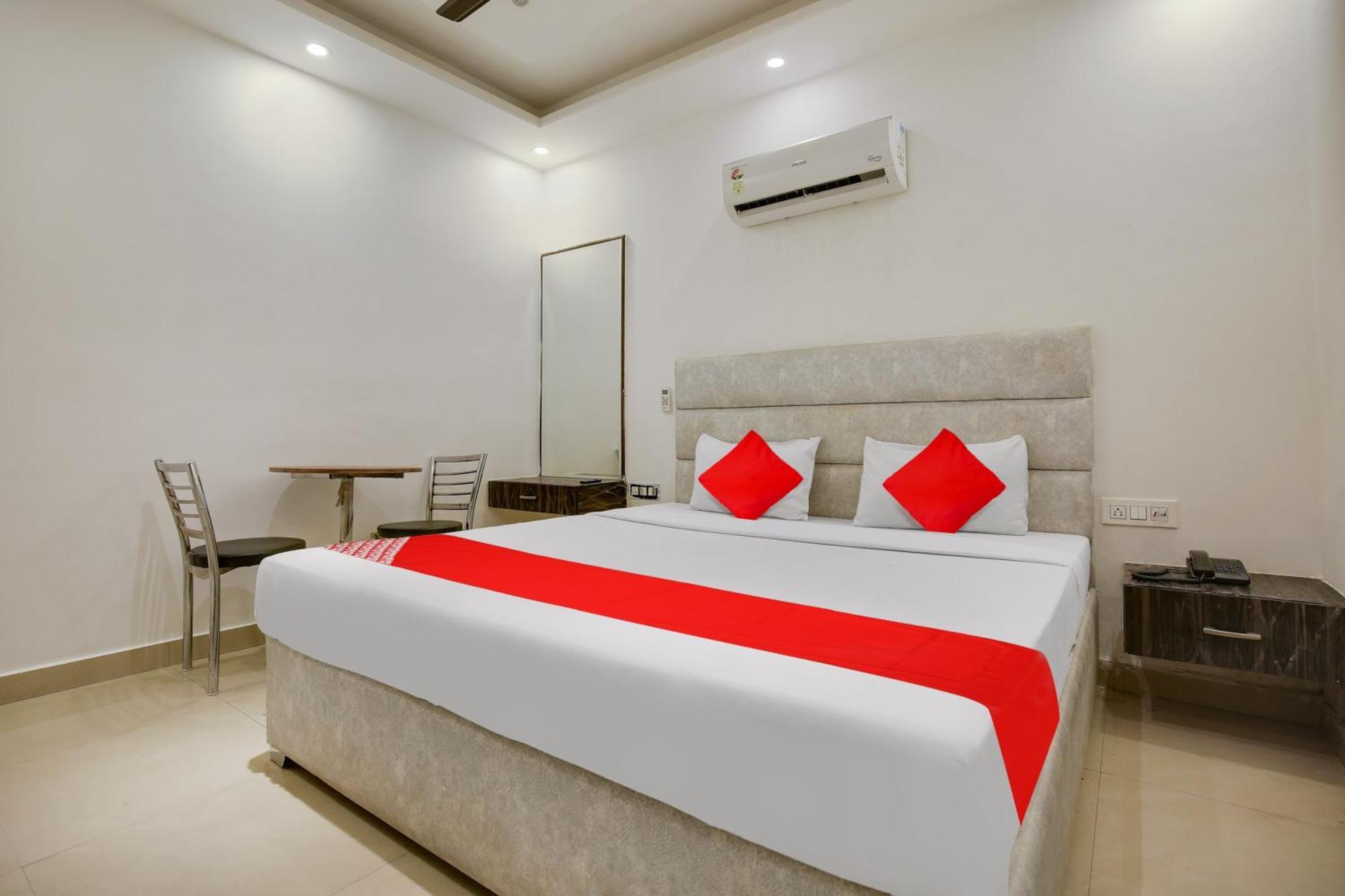 Hotel O Av Continental Zirakpur Buitenkant foto